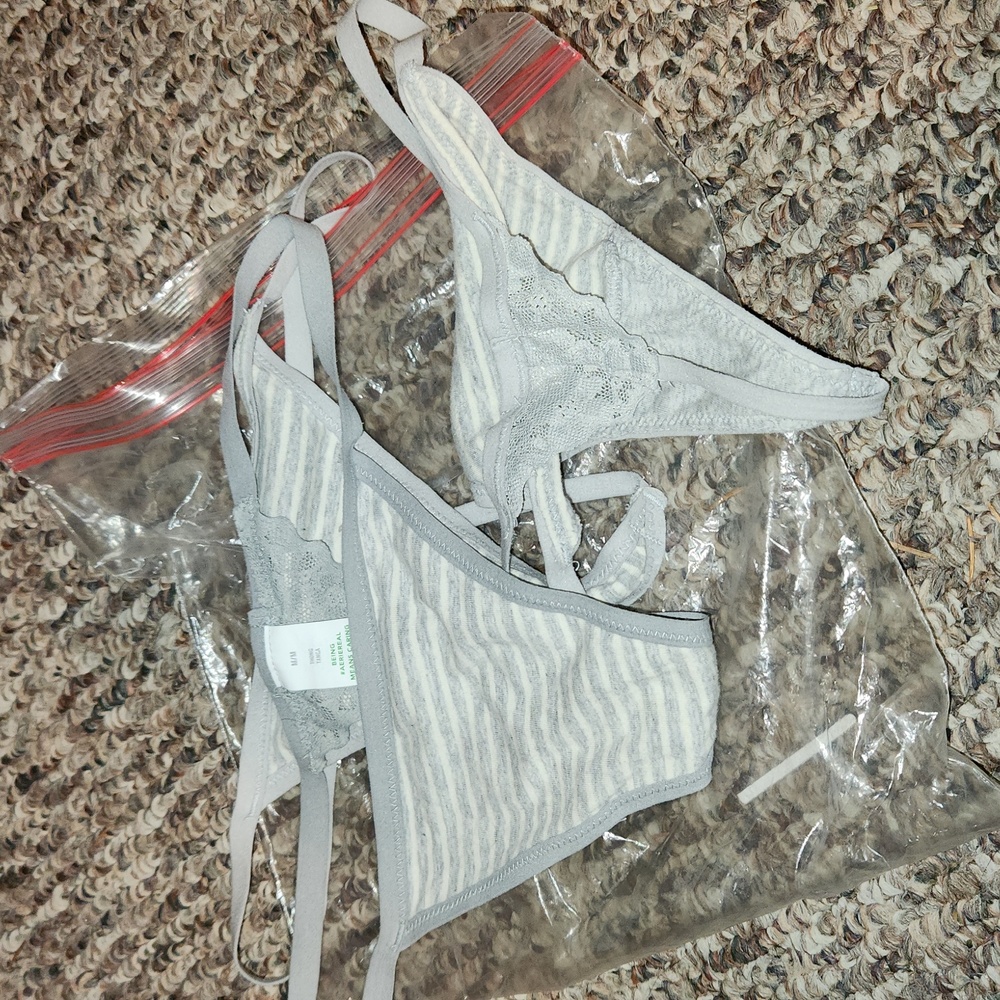 NEW x3 Pack Thongs SZ MEDIUM